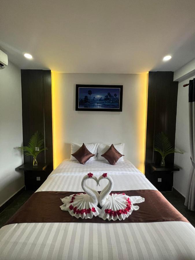 The Moon Kampot Boutique Hotel Bagian luar foto